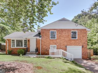 1090 W Lake Dr, Athens, GA 30606