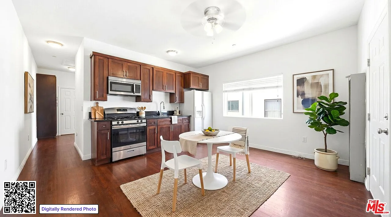 2 bed, 1.0 bath, 700 sqft, $2,350 — Photo 1