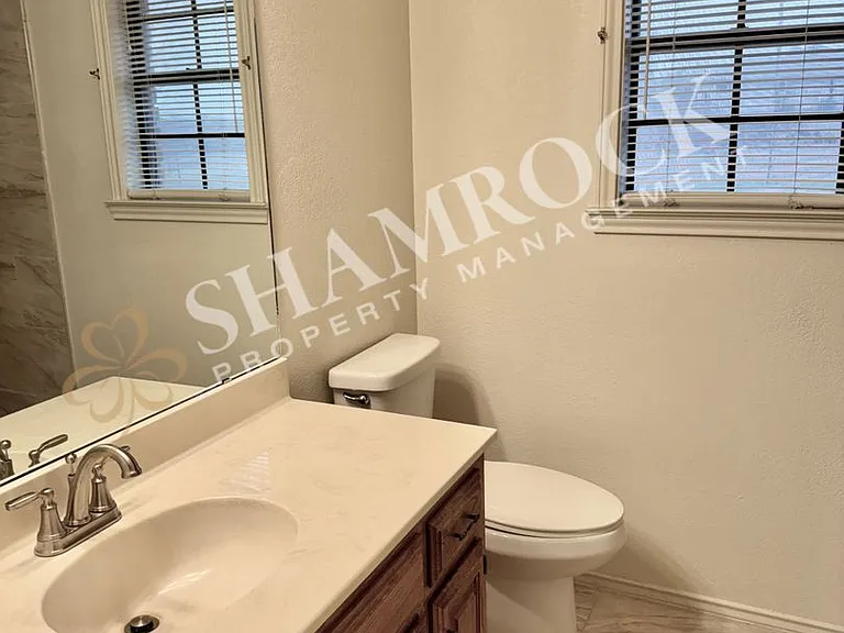 712 N Crooked Creek Rd — Photo 13