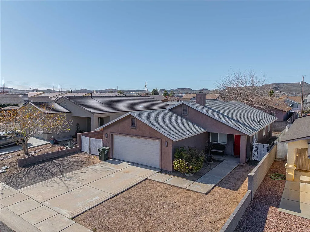 3 bed, 2.0 bath, 1493 sqft, $2,450 — Photo 1