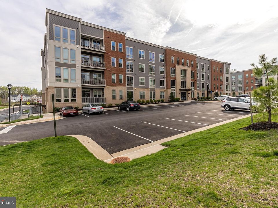 1st image of 6101 Fairview Farm Dr Unit 204