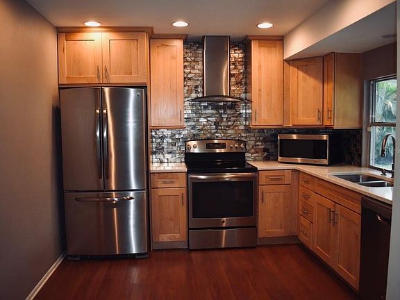 5th image of 3209 Oxford Dr W