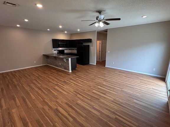 2nd image of 5261 N Cypress Cir