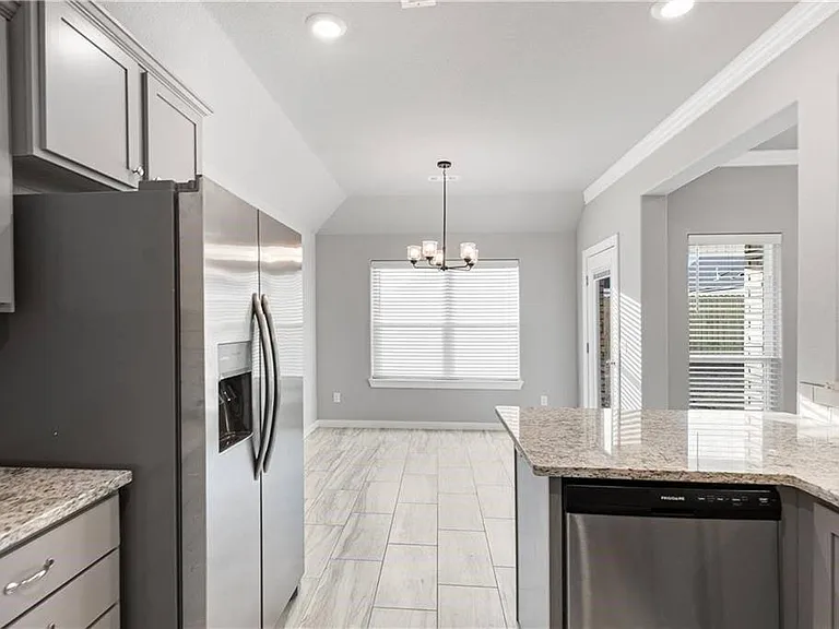 410 Peach Ave — Photo 12