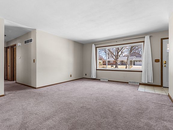 5th image of 8668 Yosemite Dr