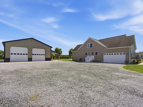 3rd image of 615 Ell Downes Rd