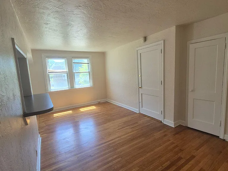 395 1/2 E Cliveden St #1 — Photo 4