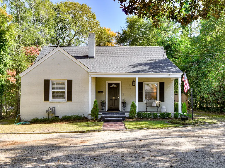 904 Highland Ave — Photo 1