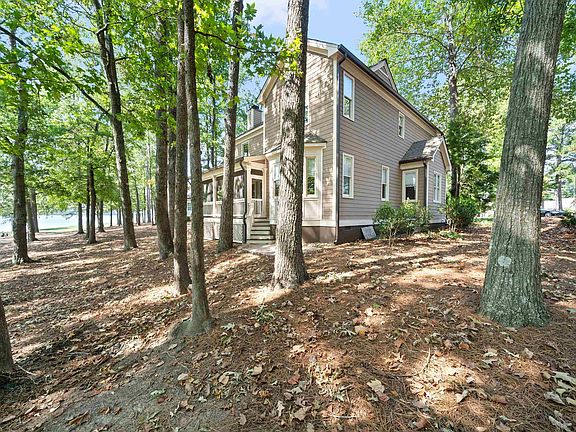 2nd image of 1041 Geneva Cir