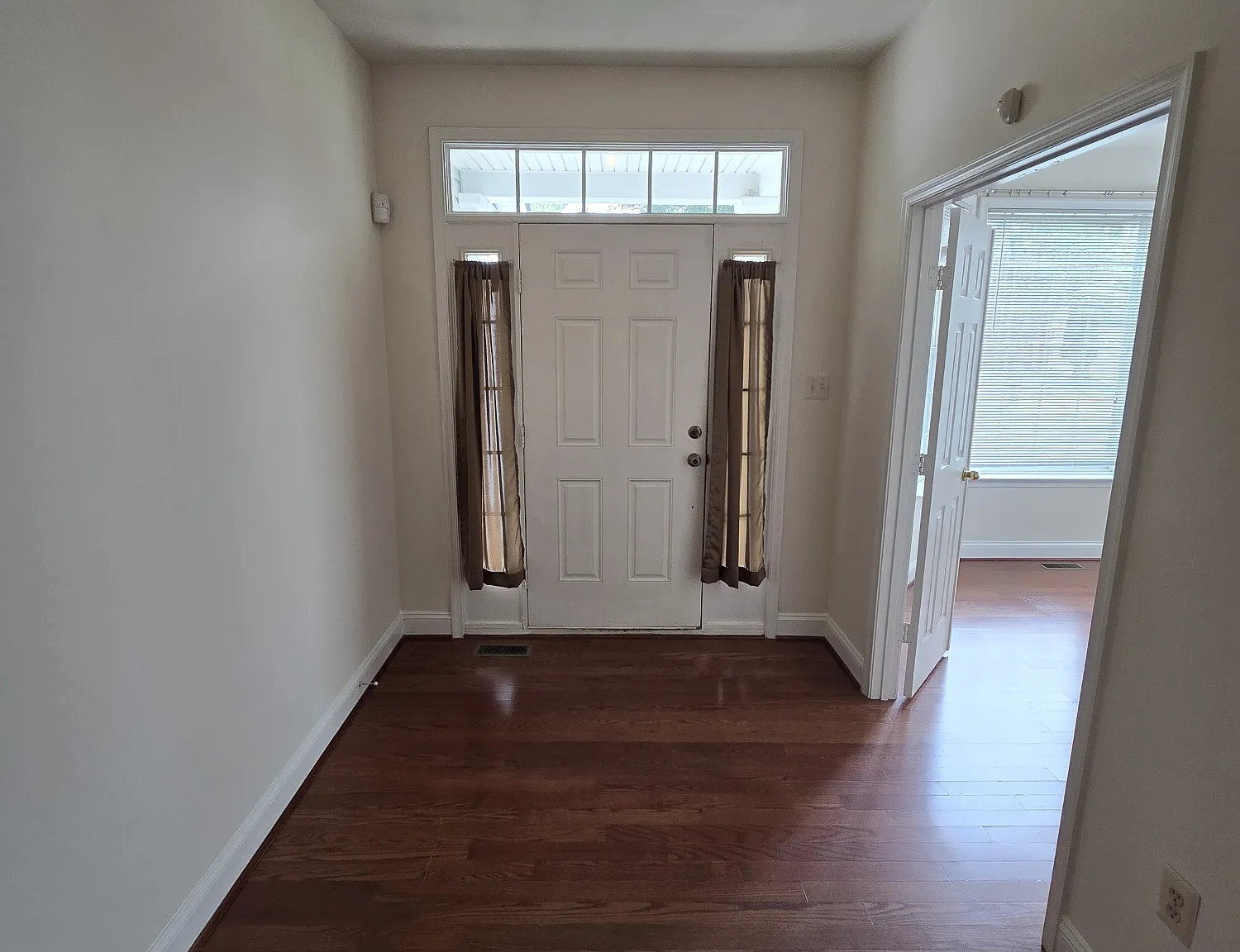 4 bed, 2.5 bath, 2748 sqft, $3,195 — Photo 3