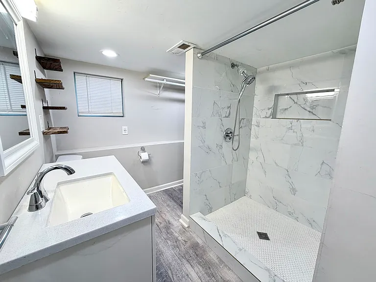 2836 E Mount Tabor Cir — Photo 5