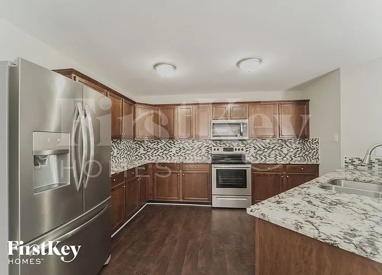 1431 Waterlily Ln — Photo 6