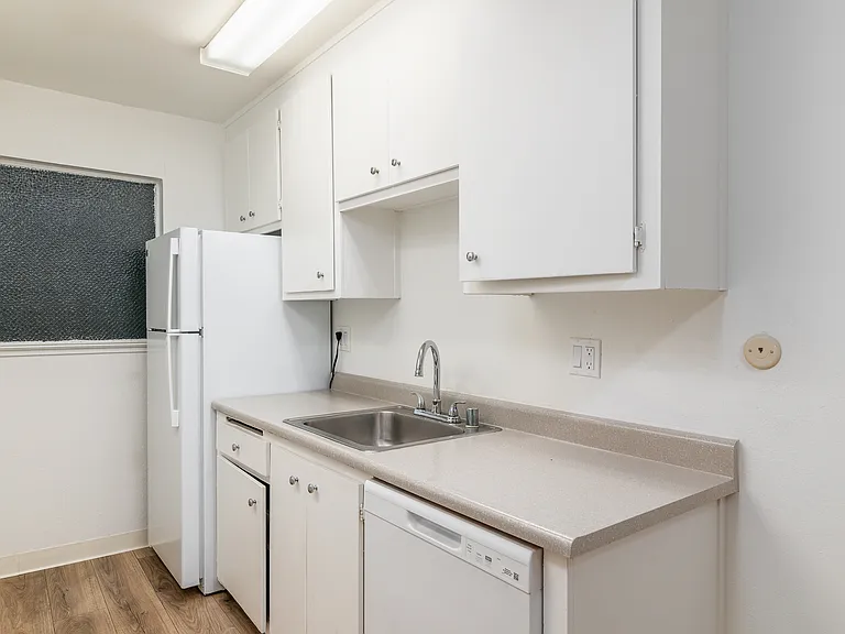 521 Alameda Del Prado #127A — Photo 2