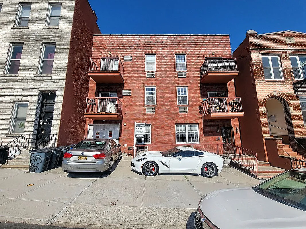 563 20th St photo 1