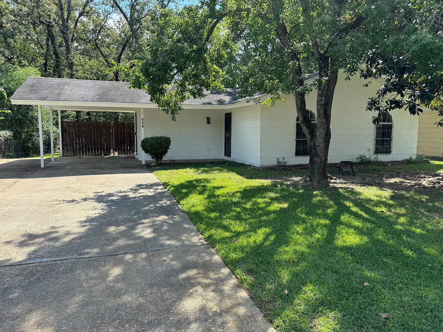 125 Hayes Dr — Photo 2