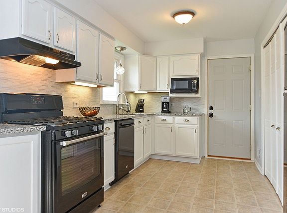 3rd image of 16742 Olcott Ave