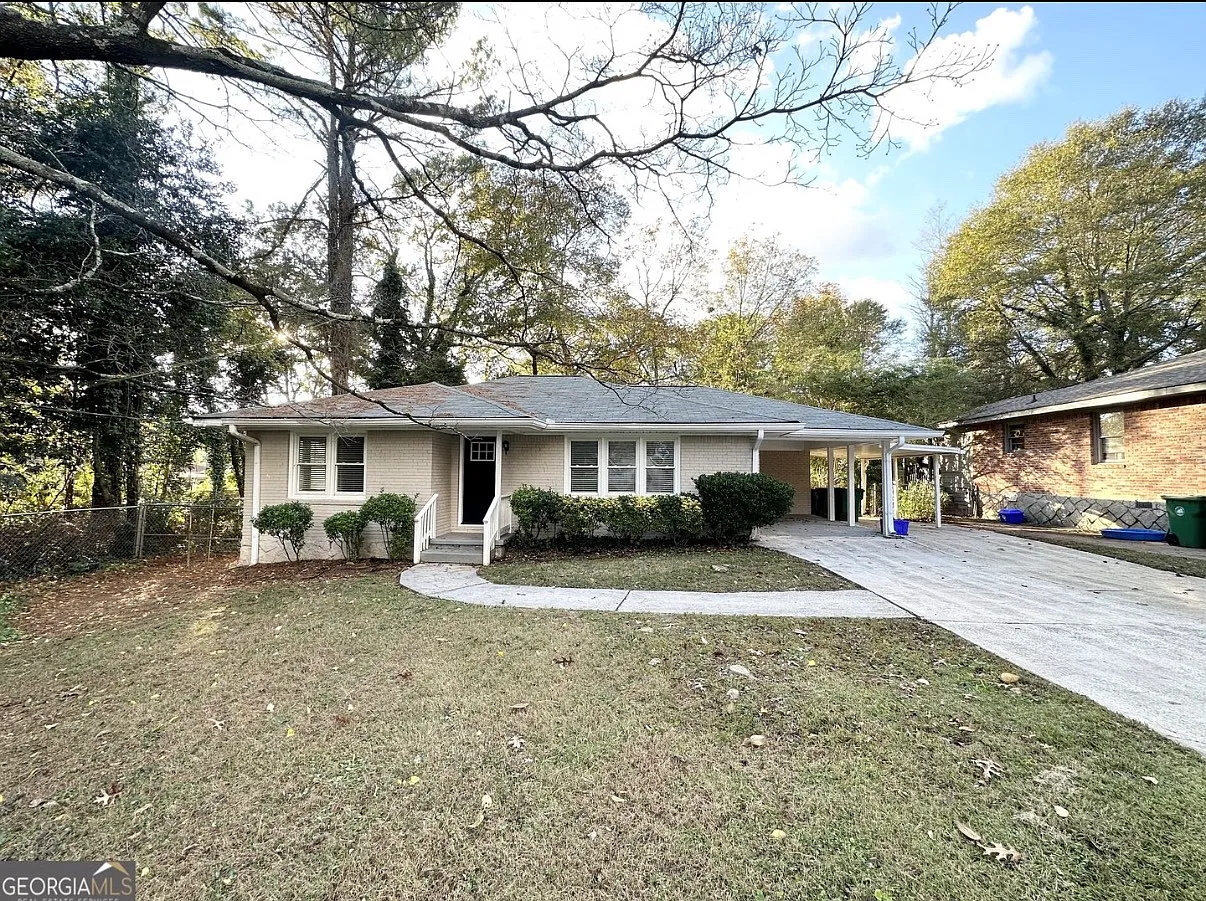 1737 McKenzie Dr — Photo 1