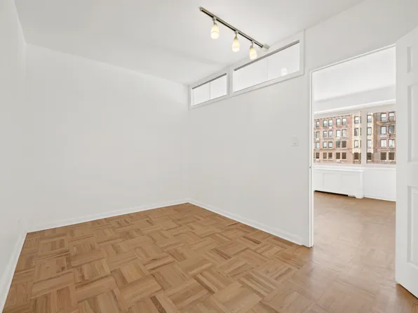303 East 57th Street 11A image 3 of 8