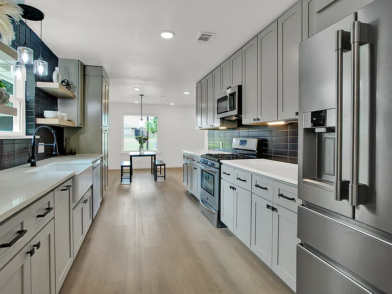 2910 W Crawford St — Photo 9