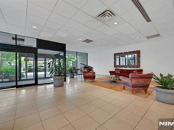 2nd image of 1077 River Road #1009