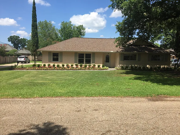 209 Renee Ave — Photo 3