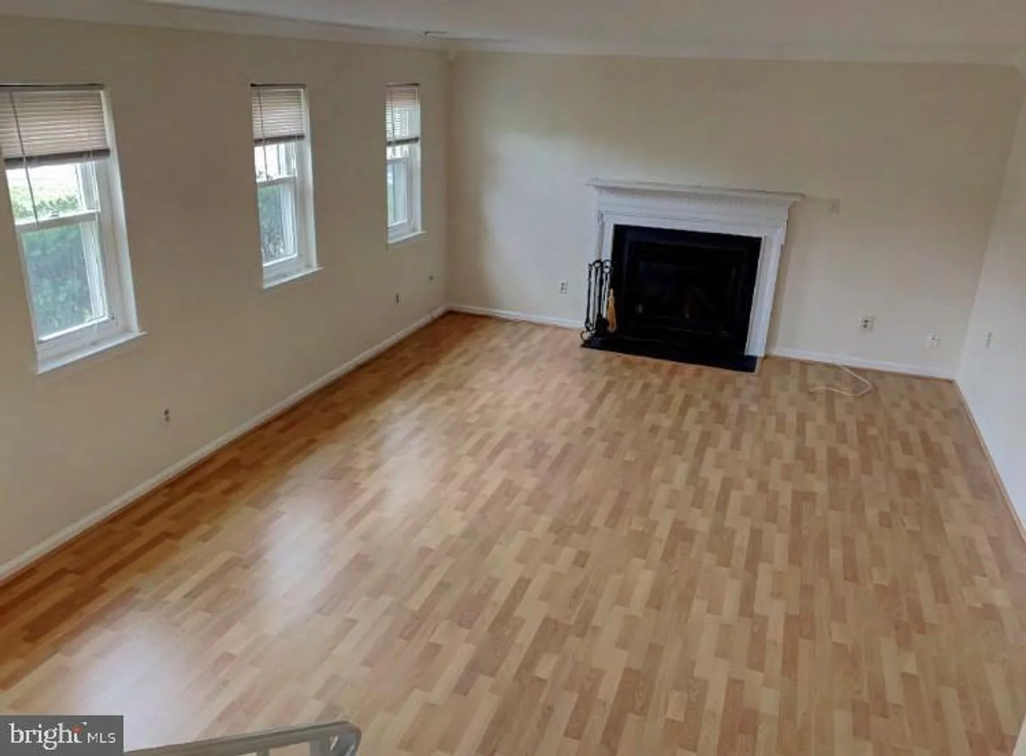 Lovely 4 bedroom, split level home with updated kitchen appliances and floors. — Photo 2