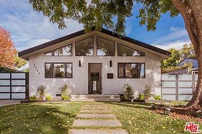 3rd image of 3758 Barry Ave