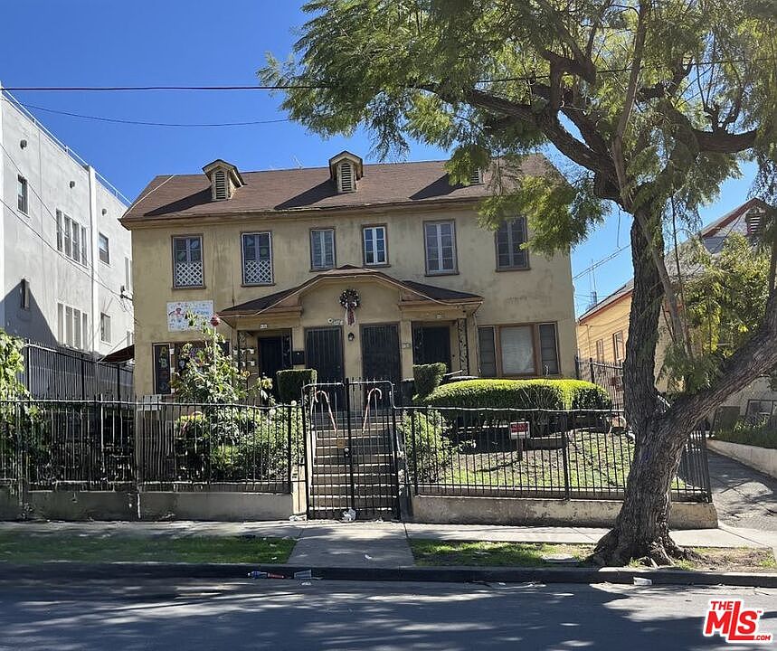 2nd image of 446 S Bonnie Brae St