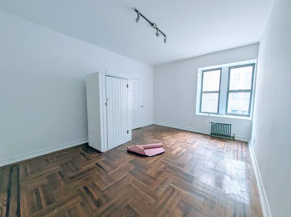 436 Eastern Parkway image 9 of 12