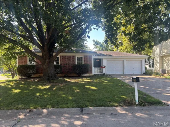1319 Brandywine Ln, Saint Peters, MO 63376