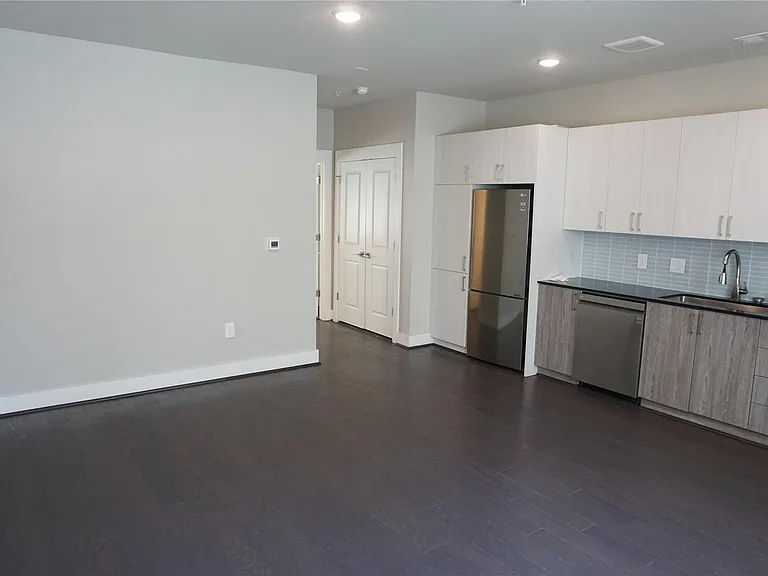 4819 Caroline St #111 — Photo 6
