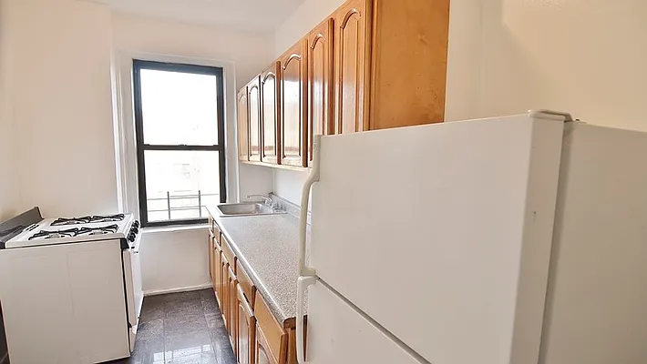 Rented by Park Property Advisors | media 15