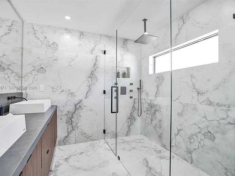3010 NE 46th St — Photo 27