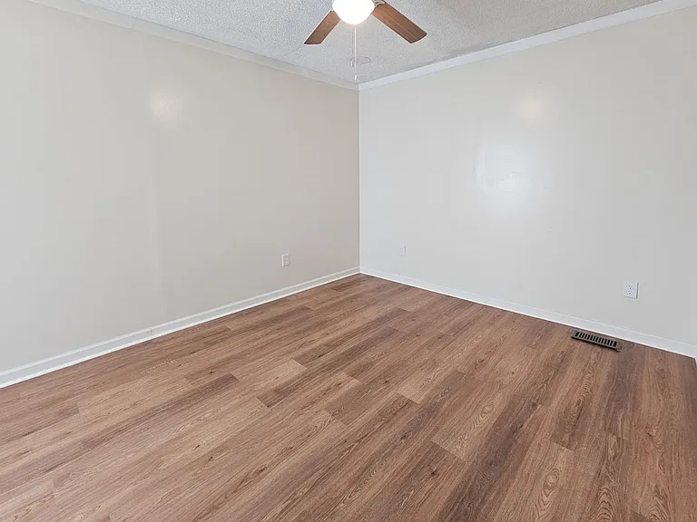 1424 Nolan Ave — Photo 13