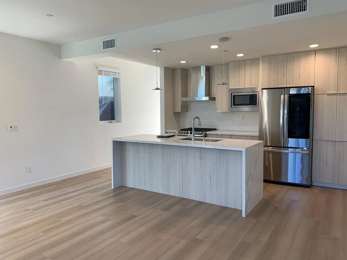 Building Photo - 1166 Holly Ave #7