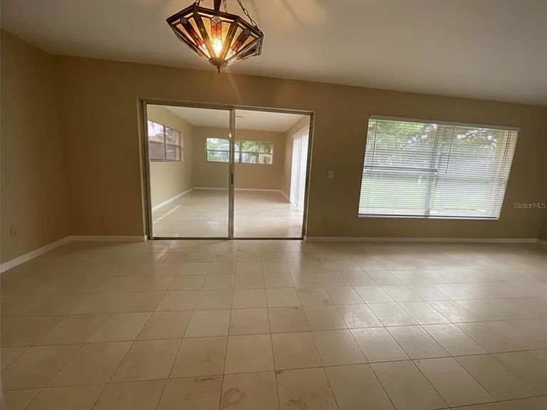 208 Shady Holw — Photo 3