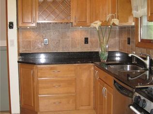 8 Leland Rd, Edison, NJ 08817