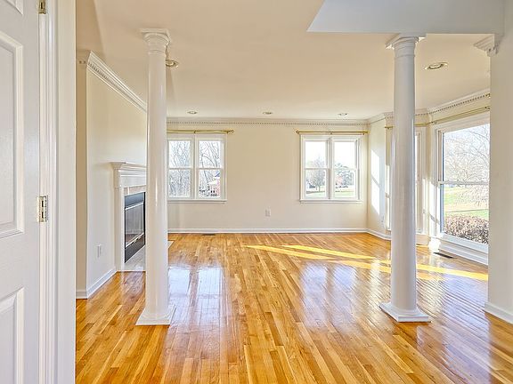 5th image of 1008 Claremont Dr