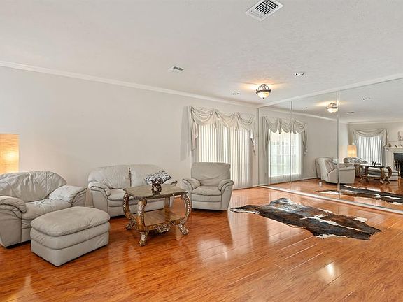 4th image of 2914 Hollow Creek Drive