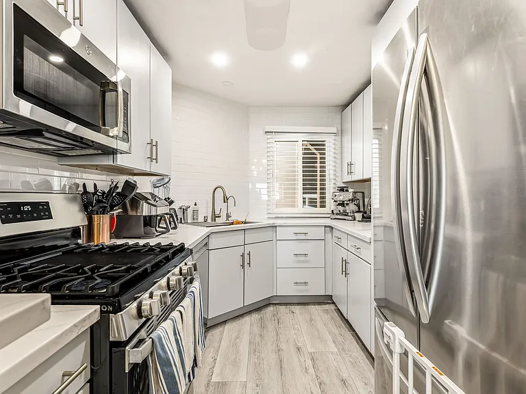 Kitchen - stainless steel appliances