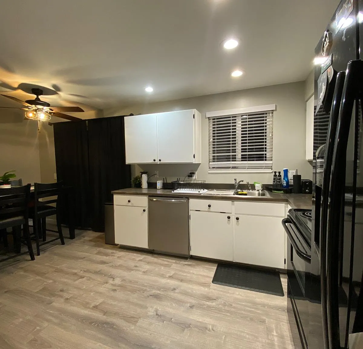 3 bed, 1200 sqft, $2,300 — Photo 4
