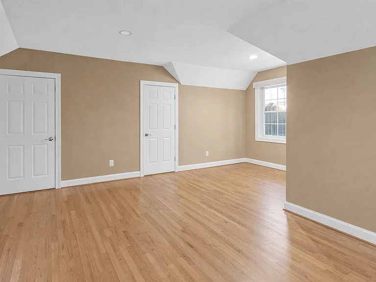 4 McNamara Dr — Photo 25