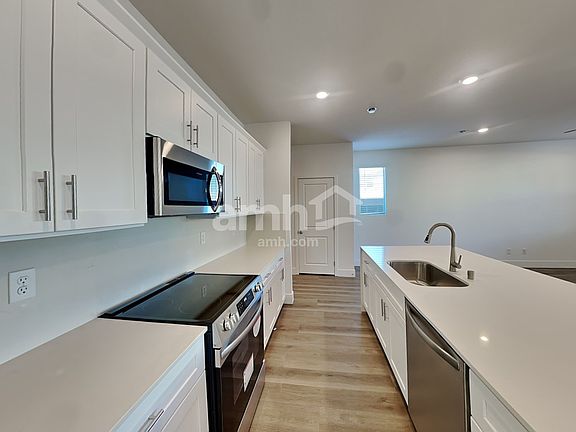 4th image of 6470 Marthas Vineyard Ave