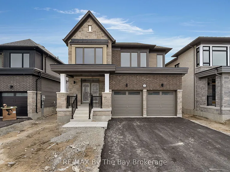 48 Del Ray Cres — Photo 1
