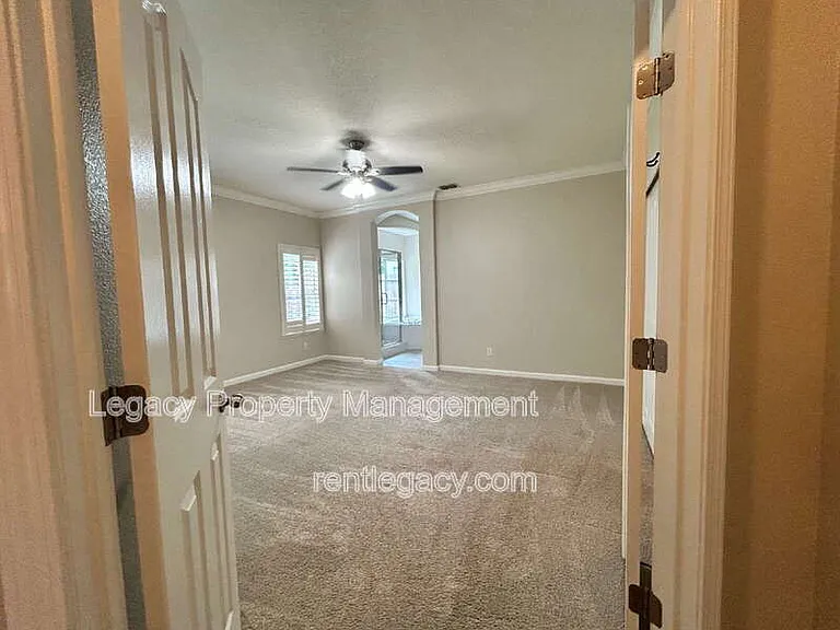 523 Cascade Dr — Photo 10