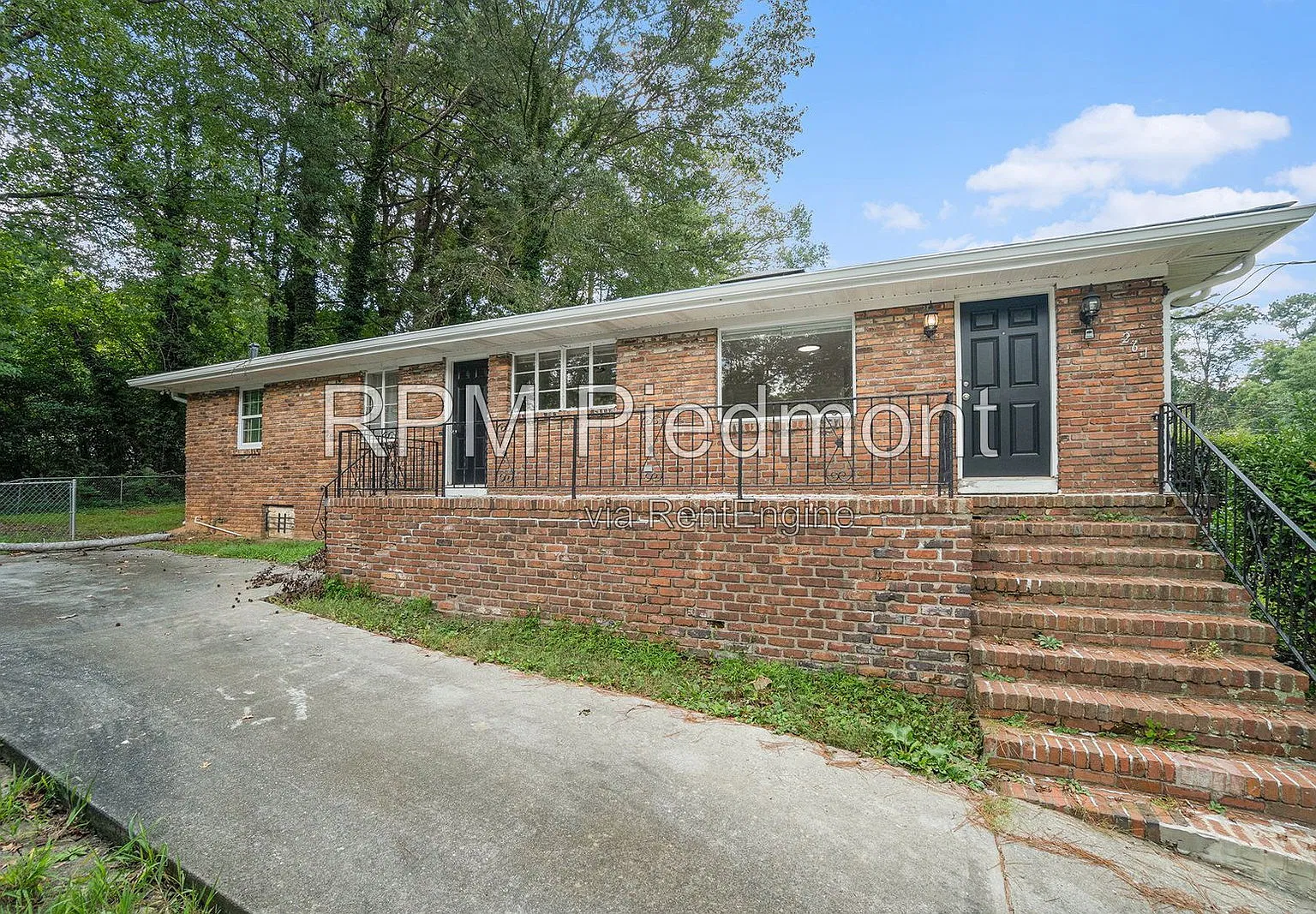 3 bed, 2.0 bath, 1350 sqft, $2,000 — Photo 1