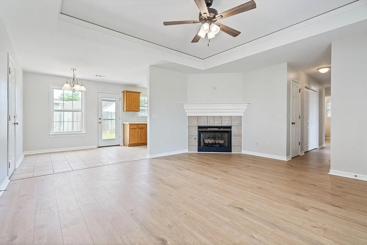 3 bed, 1342 sqft, $1,875 — Photo 2
