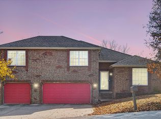 1518 W Coach House Court, Nixa, MO 65714