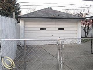 5th image of 1177 E Hudson Ave