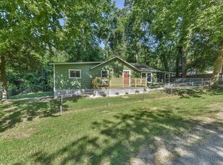 200 Commanche Rd, Montgomery, TX 77316